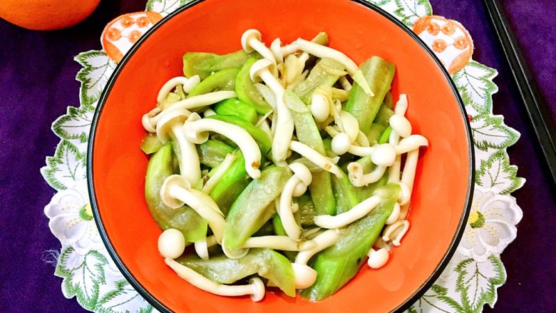丝瓜烩白玉菇,成品