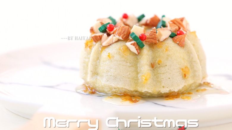 山药蛋糕,圣诞快到了，加入圣诞气氛，表面撒坚果和彩色糖珠