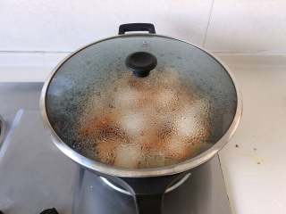 杭州-酱烧土豆腐,加盖转中小火炖15分钟