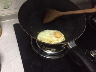 辣炒牛臉肉,哈哈，炒牛臉的時候多了油，攤了個雞蛋。