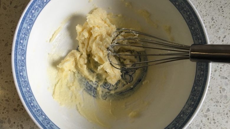 碧根果可可芝士棉花糖派,芝士派馅制作：奶油奶酪室温软化，加入细砂糖搅打顺滑