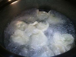 冬至的饺子～韭菜猪肉饺子,煮制三滚儿 
