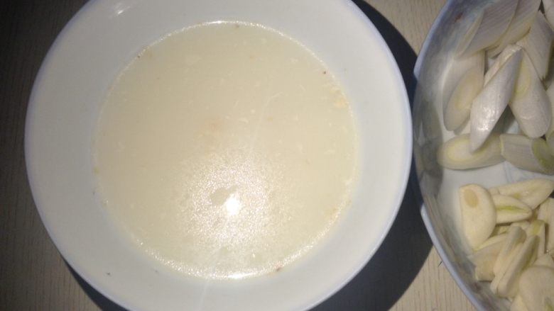 葱姜花蛤,提前熬好的浓汤