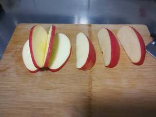 天鹅苹果、花式苹果（2种花式切苹果方法）,左右两侧也各切出一个深V形
