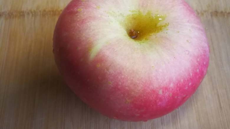 天鹅苹果、花式苹果（2种花式切苹果方法）,准备苹果一个