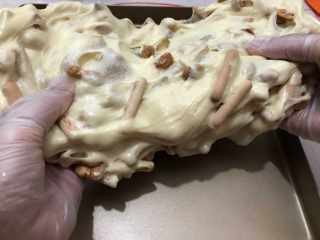 雪花酥（面包机版）,用折叠的方式把所有的材料都混合均匀