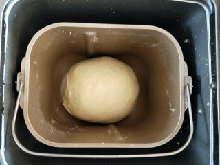 香葱芝士面包,收圆放入面包机，盖上湿布开启发酵程序