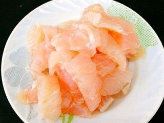福州+Q弹包心鱼丸,洗净龙利鱼柳，也可以选用鳗鱼，马鲛等，鱼没有小刺适合做鱼丸，切小块