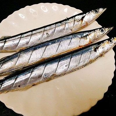 福州+香煎秋刀鱼,处理好秋刀鱼