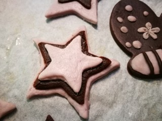 圣诞系列～饼干圣诞树🎄,做好星星的饼干坯