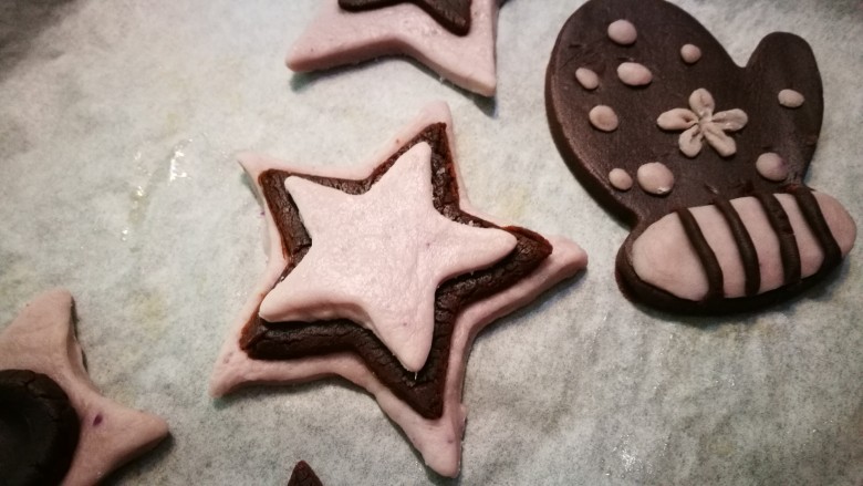 圣诞系列～饼干圣诞树🎄,做好星星的饼干坯