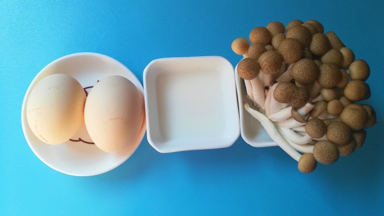 #早餐#蟹味菇滑蛋,食材准备好