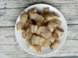 揭阳+卤肉饭,五花肉煎好装盘