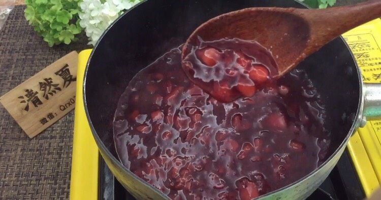 无添加草莓果酱和口袋面包,熬到果酱不容易滴落！草莓果酱就完成啦
