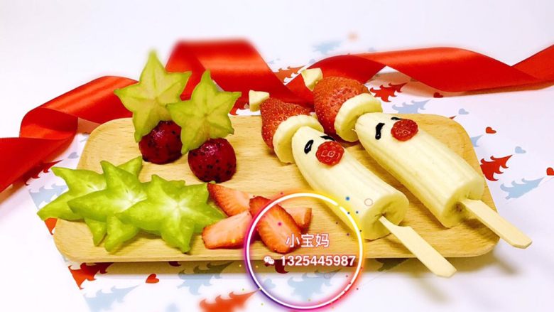 圣诞老人🎅水果拼盘,再用杨桃、火龙果做品牌装饰。