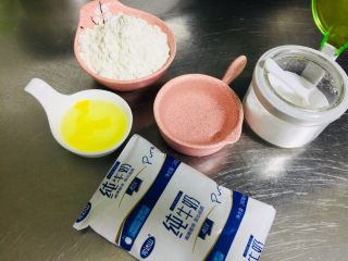 西班牙🇪🇸小油条,准备材料 面粉 牛奶 水 盐 蛋清