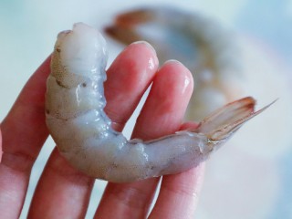 宝宝脆皮虾,整理好得虾如图所示