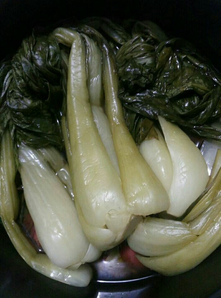 侗乡酸白菜,或者烫大青菜。