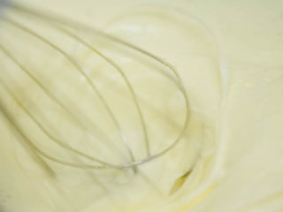 经典蛋卷,打发至颜色变白。