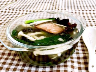 腊肉菌菇蔬菜汤,鲜香爽口，不加一滴油，营养丰富，~