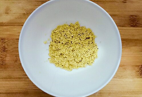 养生山药红枣汤,自家的小米，颜色很漂亮。