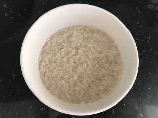 淡菜瑶柱排骨粥～健康养生靓粥,半碗米洗米水备用