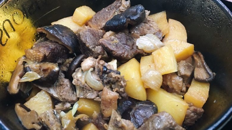 土豆香菇焖鸭肉,完成