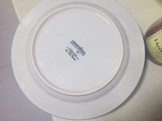 梅菜扣肉,然后在蒸好的碗上面盖一个盘子，如图
