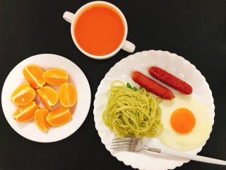 牛油果意大利面（简单版）,再煎个鸡蛋，搭配水果，南瓜🎃胡萝卜🥕米糊，美美的一早餐就完成啦！