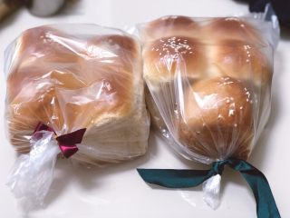 法式小餐包（一次发酵法）,放凉以后可以打包啦，密封起来，我跟他一人一袋带去上班咯～