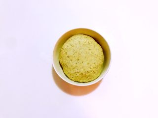 燕麦葱油饼，吃出营养新高度,揉成面团盖保鲜膜，放一旁醒20分钟。