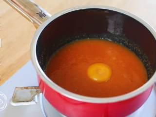 8m+豆腐蛋黄糊（宝宝辅食）,煮开后倒入蛋黄，搅拌均匀~