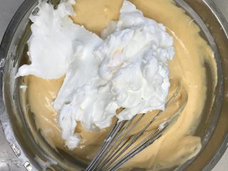 八寸南瓜戚风蛋糕, 把蛋白糊全部加入蛋黄糊中，继续用手动打蛋器快速Z字形搅拌均匀。