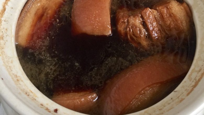 煲一锅好卤➕香卤牛肉,煮好的卤肉可以泡在卤水中，多泡几小时，更入味
