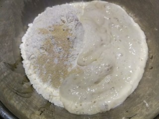 波兰酵种酸奶吐司,波兰酵种也加入盆中