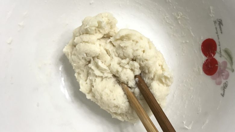 烫种全麦吐司,先把烫种食材加入沸水用筷子搅拌成团备用。