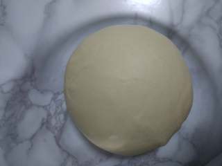 双拼花环面包,面团滚圆发酵