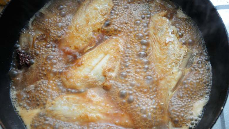红烧扒皮鱼/耗儿鱼 简单又经典的家常美味,入味后转大火收汁。
