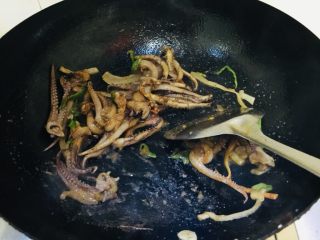 蘑菇海鲜焗饭,小火炒鱿鱼