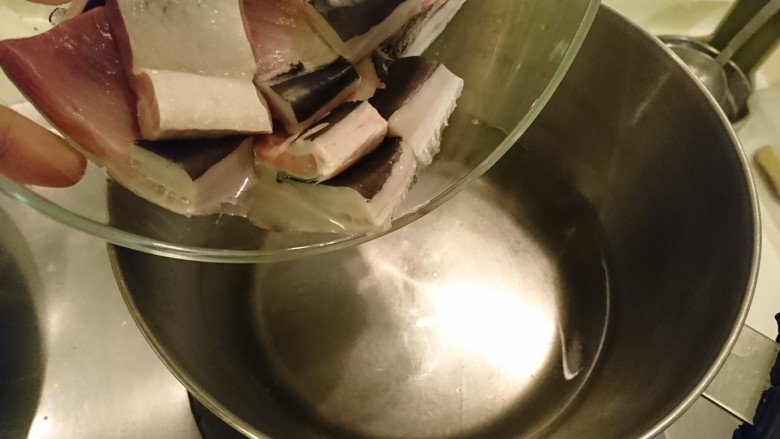 虱目魚湯,直接加入魚肉