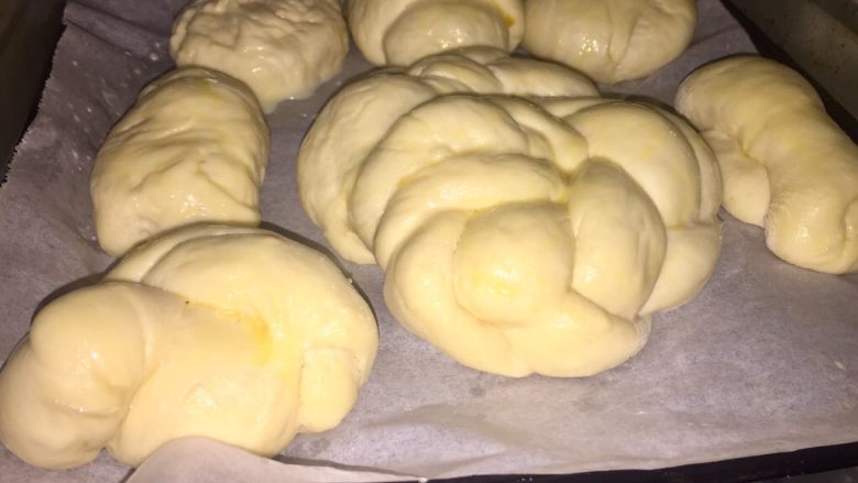 红糖黄油椰香面包（手工版）,20分钟后发酵至两倍大