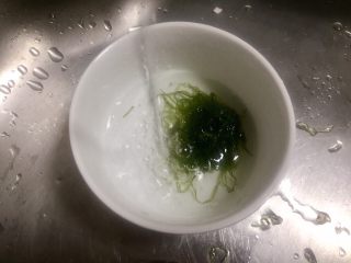 鲜味十足的海鲜烘蛋 ~~新年痴心蛋,海藻因为很多海盐用清水洗数遍