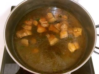 东北菜-海带炖冻豆腐,加入开水