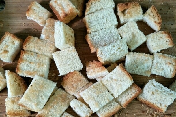 米吐司+面包布丁,吃不完的吐司切片放入烤箱烤几分钟，微焦状态最好