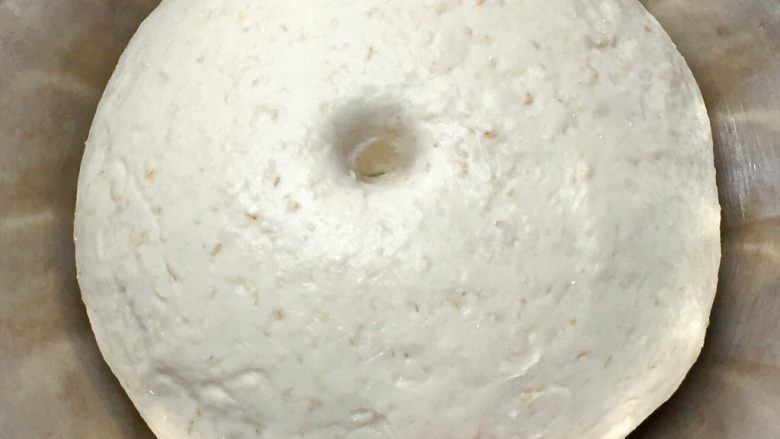 牛奶燕麦馒头,这是发酵好的样子，体积2倍大，手指戳一个洞，洞口，不回缩不变形。