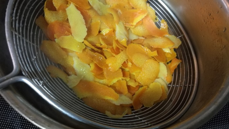 橙子果酱 化痰消食防感冒,捞出沥干水分。