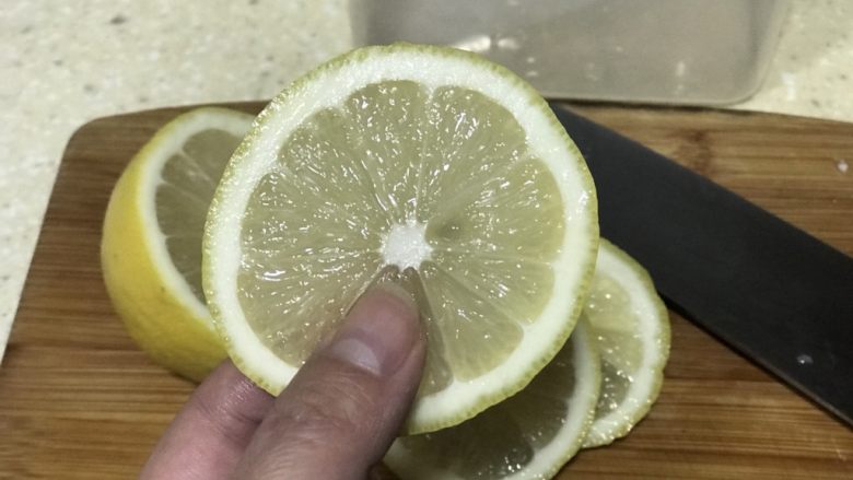 浅湘食光&蜜汁柠檬酱,用手仔细清除籽，以免影响口感