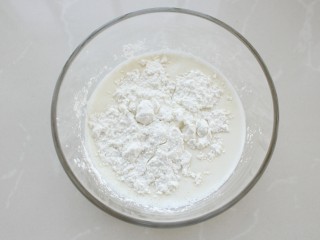 椰香牛奶小方,在80克牛奶中加入玉米淀粉
