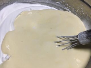 纯奶油蛋糕,倒回剩余的蛋白里