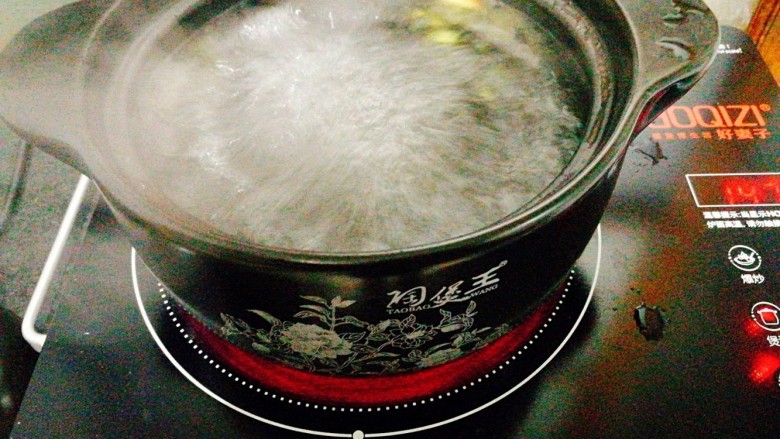 一锅炖+皮皮虾白菜粉丝煲,大火煮开